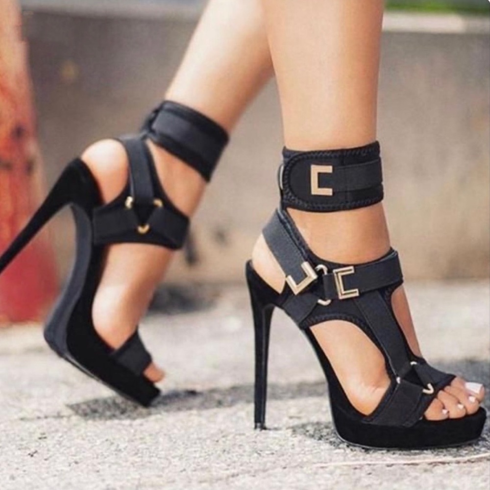 Black Strappy heels size 7